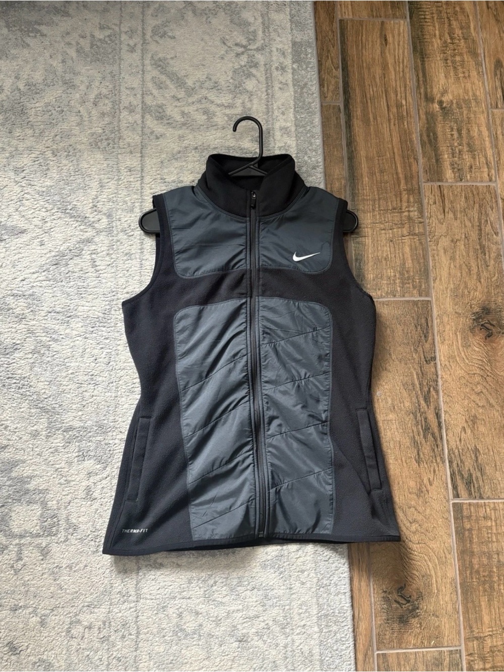 Womens Medium Nike Therma fit insulated running hiking vest jacket black